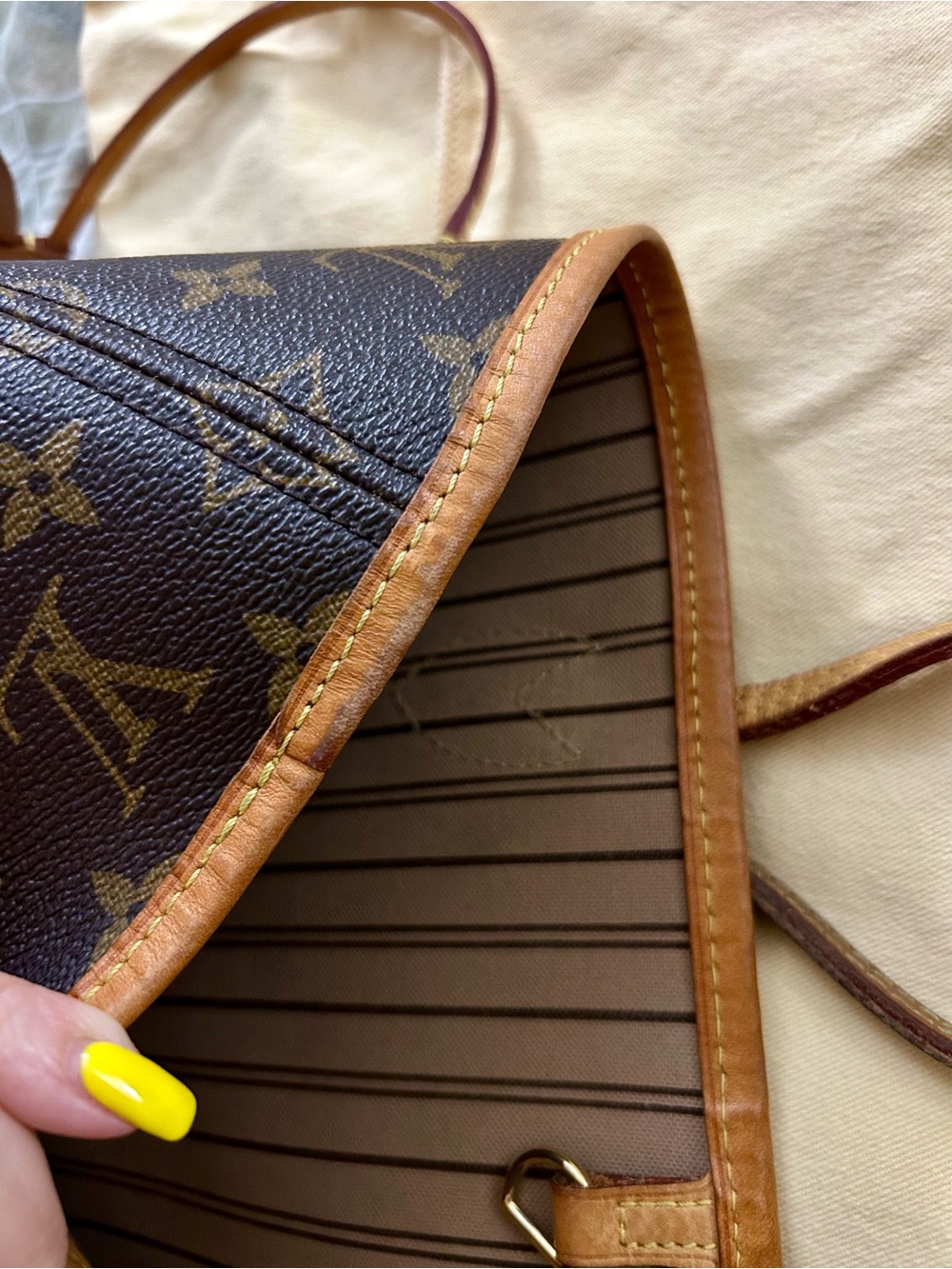 Louis Vuitton Neverfull MM Monogram Canvas Tote with Vachetta Trim - Picture 13 of 16